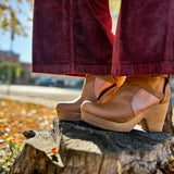 Cedar Clogs - Tan Leather