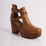 Cedar Clogs - Tan Leather
