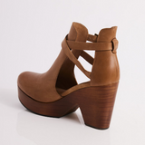 Cedar Clogs - Tan Leather