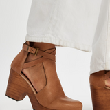 Cedar Clogs - Tan Leather