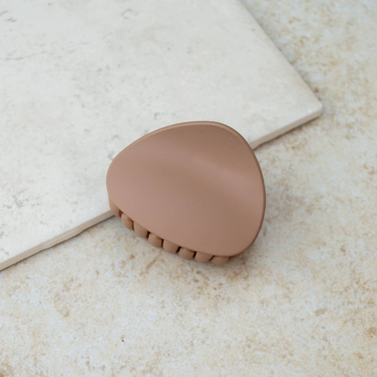 Matte Treasure Hair Claw Clip