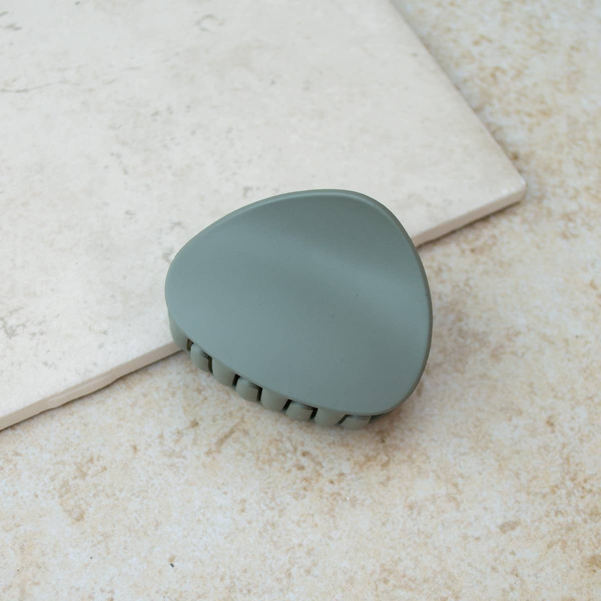 Matte Treasure Hair Claw Clip