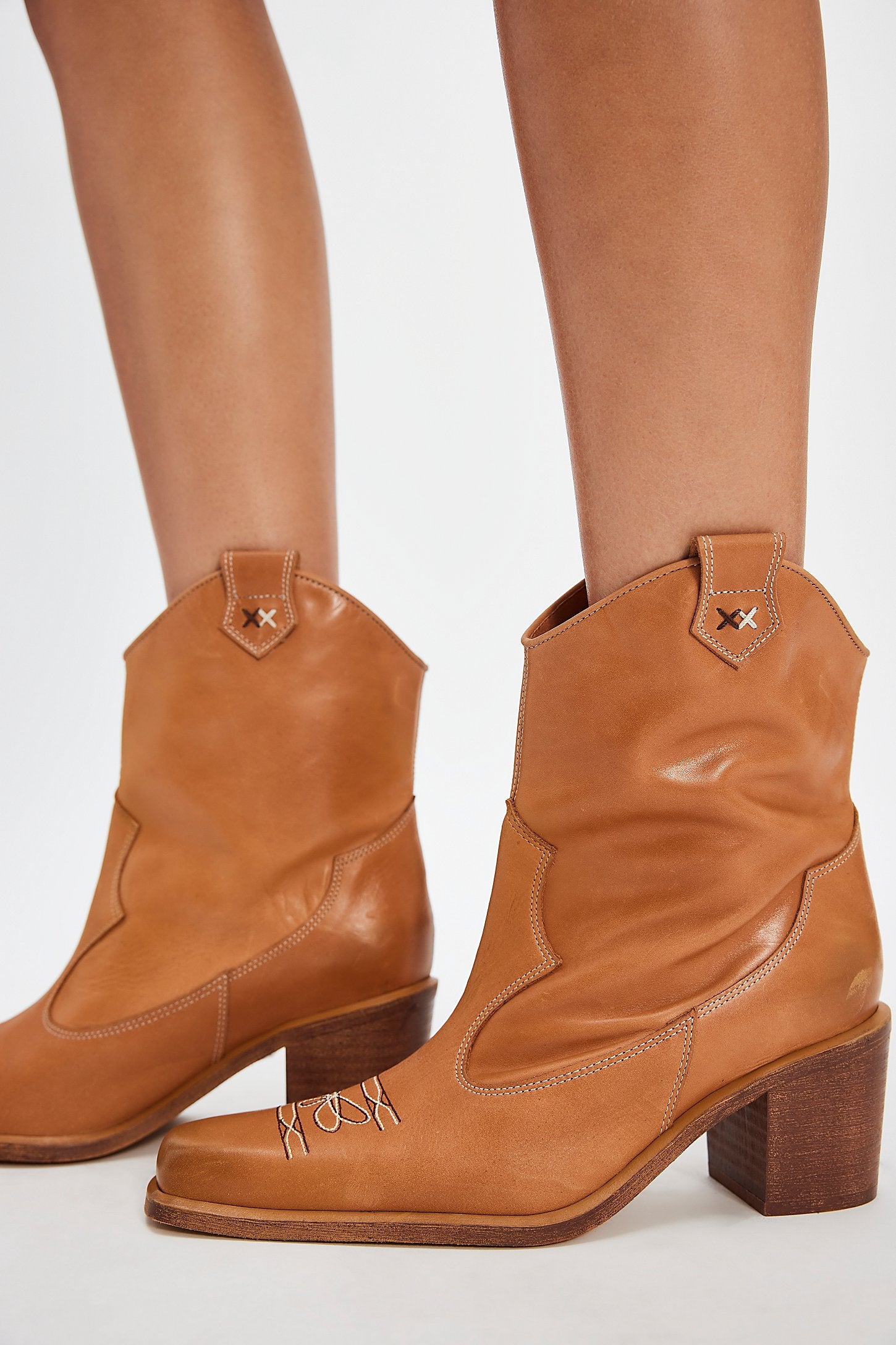Wandering Western Boots - Tan